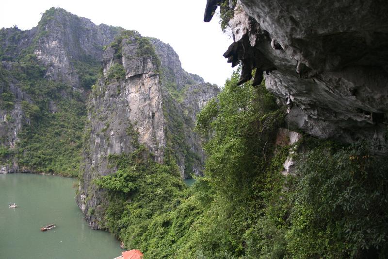Halong Bay 09.jpg